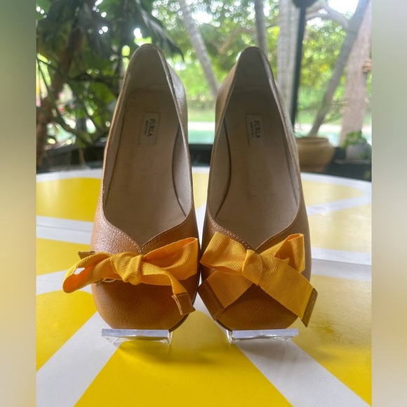 NWOT Furla Yellow Italian Leather Flats Bow Shoes Size EU 38 US 7.5 Mustard New - Picture 1 of 12